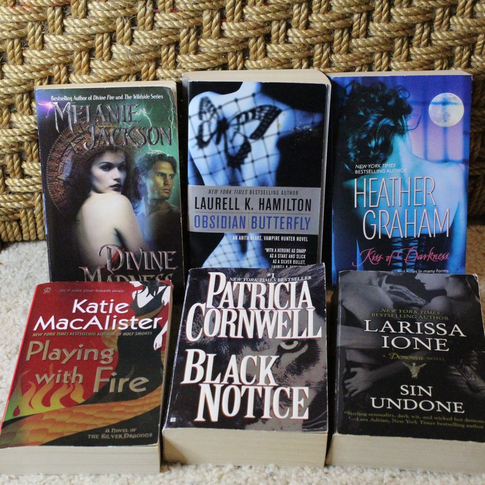 Mixed Paperback Book Lot 6pc Hamilton Cornwell MacAlister Ione Mystery Romance